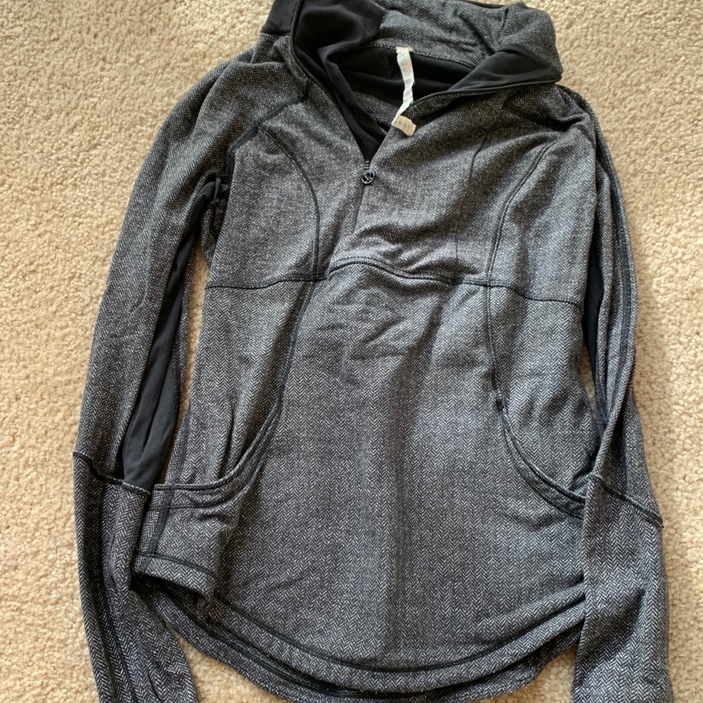 Lululemon half zip long sleeve shirt
